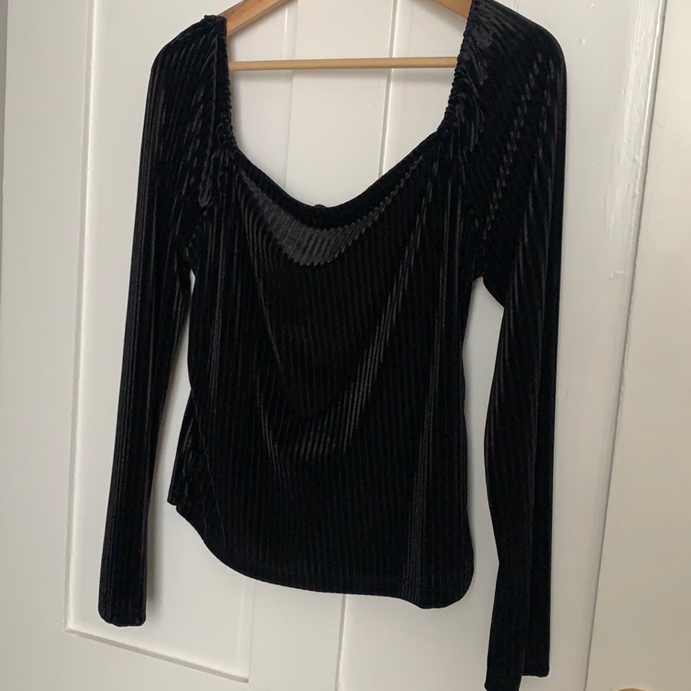 NWT black long sleeve cutout top
